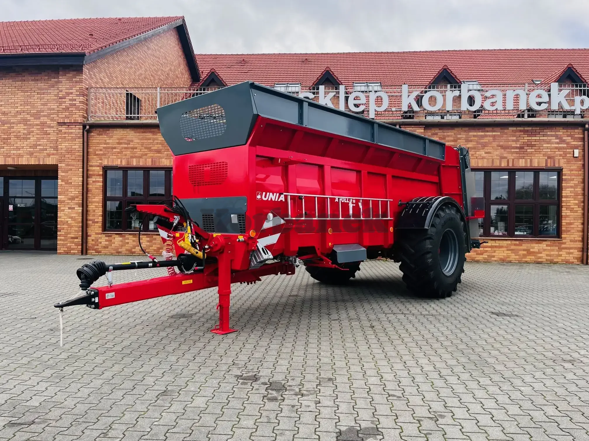 Rozrzutnik obornika UNIA GROUP APOLLO 16 PREMIUM