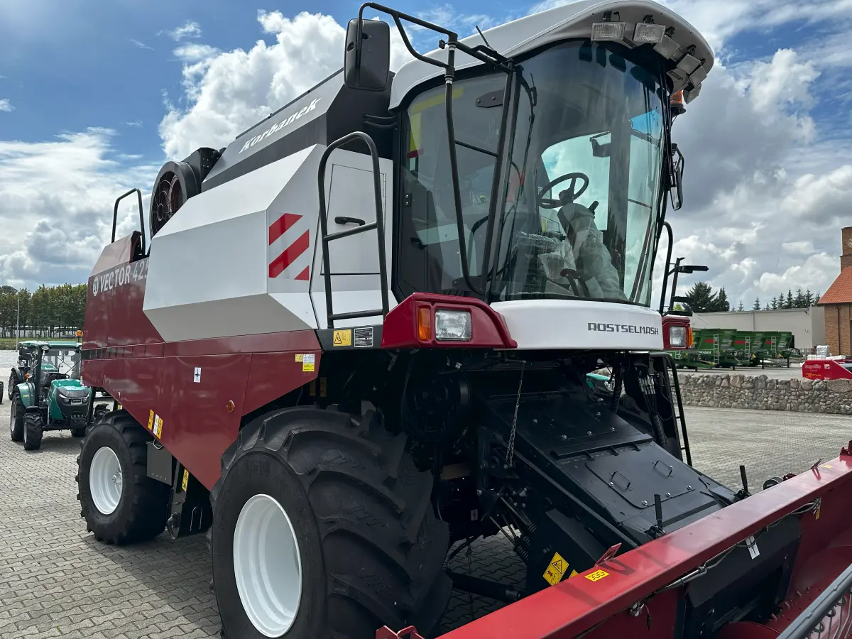Kombajn zbożowy Rostselmash VECTOR 425