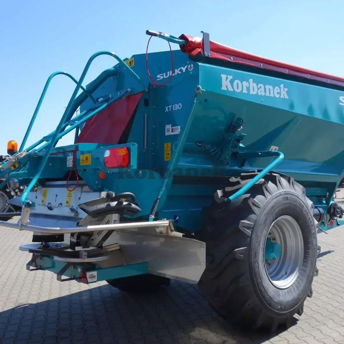 Rozsiewacz przyczepiany do granulatów, wapna, peletu, materiałów luzem Sulky XT 130 Vision DPB
