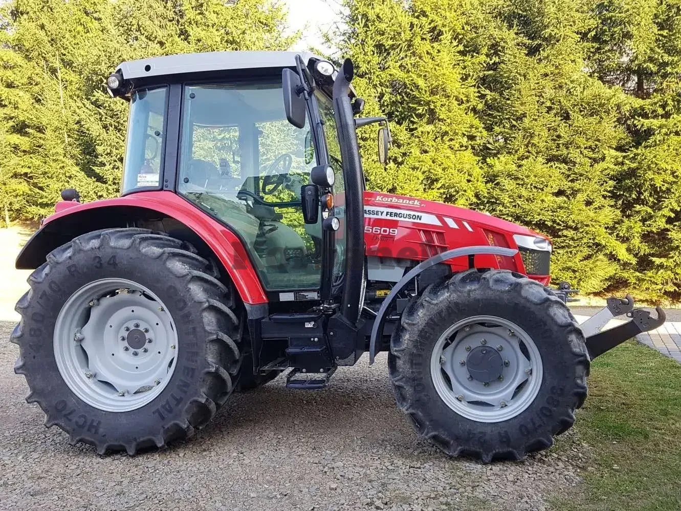 Ciągnik Massey Ferguson 5609
