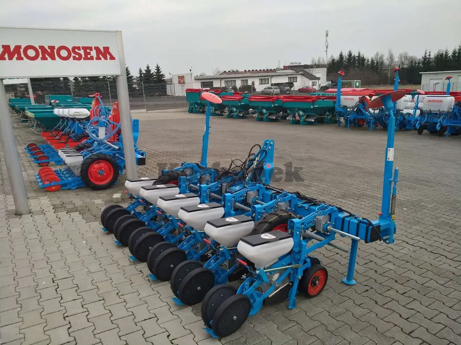 Siewnik punktowy do buraków MONOSEM MECA V4, 6-rz. mechaniczny