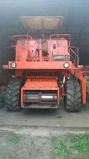 Kombajn zbożowy Bizon ZO56 z 1989 r