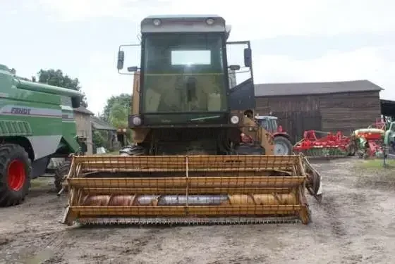 Kombajn bizon Z 56 1981 r z kabiną