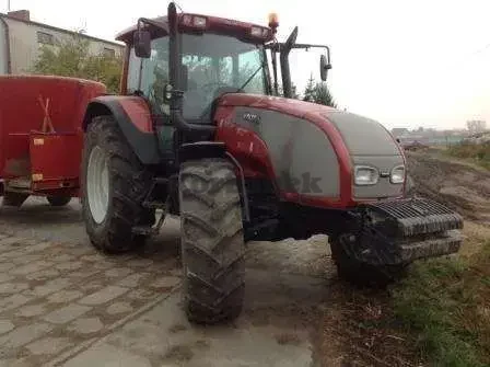 Ciągnik rolniczy Valtra T 120 z 2004 roku