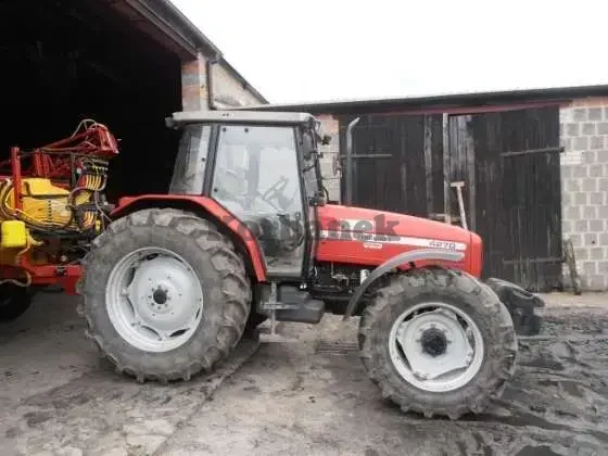 Ciągnik rolniczy Massey Ferguson 4270 2003 r 110 KM