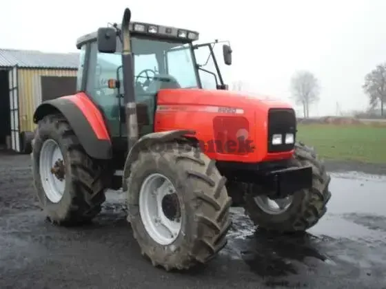 Ciągnik rolniczy Massey Ferguson 8220 2000 r 167 KM