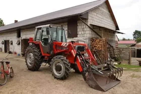 Ciagnik rolniczy Massey Ferguson 690 1989 r + ładowacz