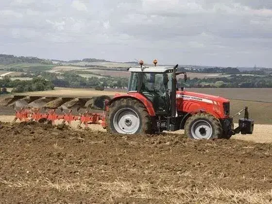 Ciągnik rolniczy Massey Ferguson 5465 132 KM 2011 r - POKAZOWY - OKAZJA !!!