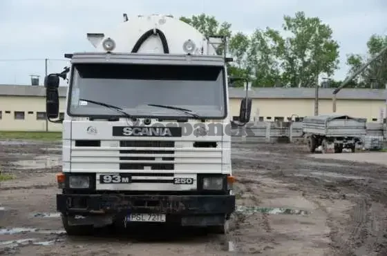 Ciągnik siodłowy SCANIA 93M 250 rok 1991