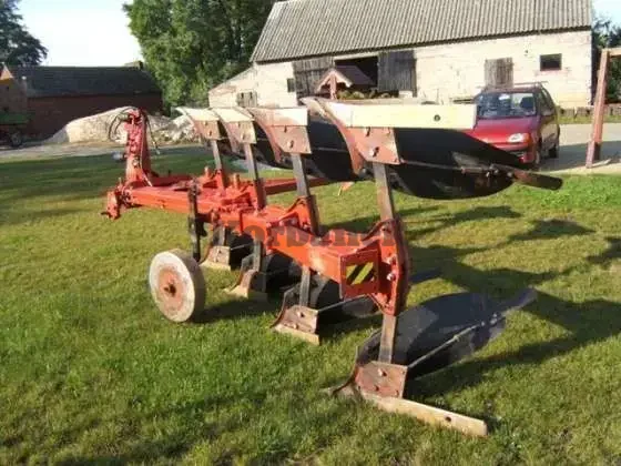Pług obracalny 4 skibowy stan BDB