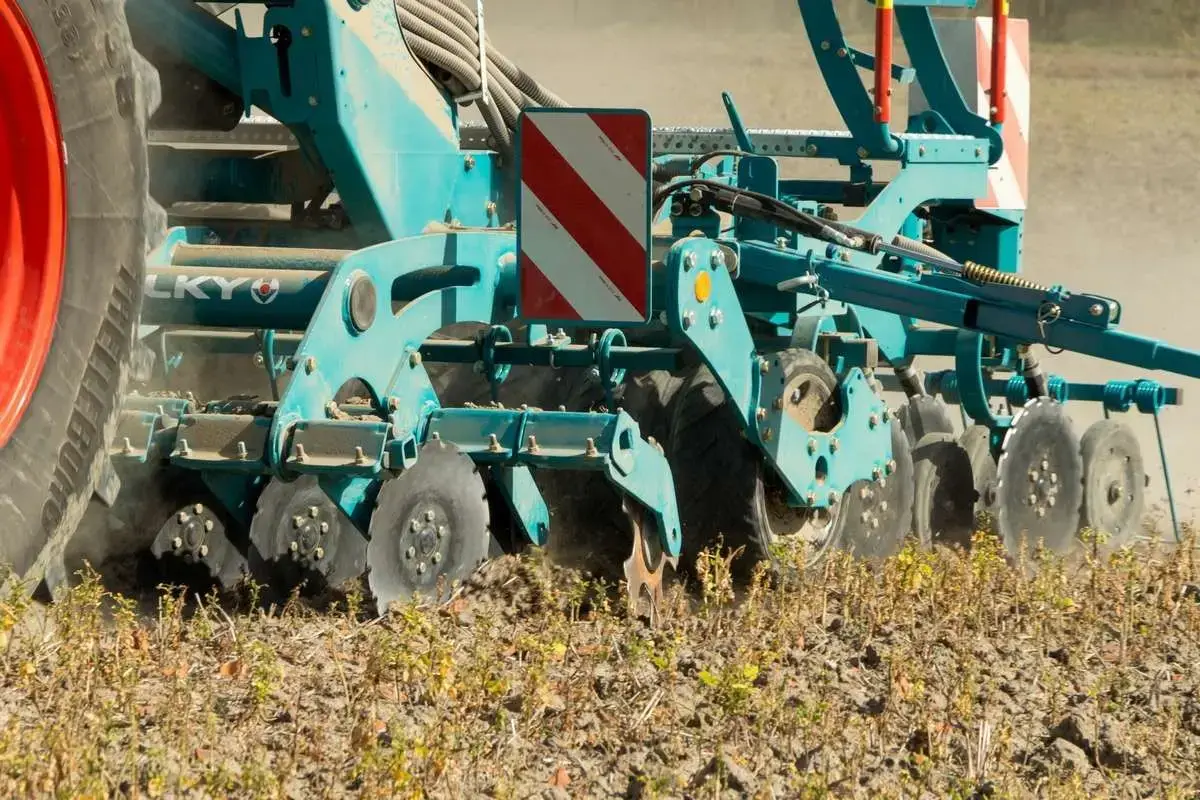 Widok na sekcje robocze agregatu talerzowego